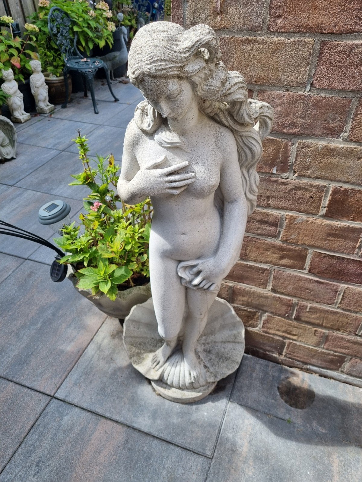 Prachtig beeld van een vrouw, ideaal voor tuin of terras, Ophalen of Verzenden, Gebruikt, Beton, Mensenbeeld