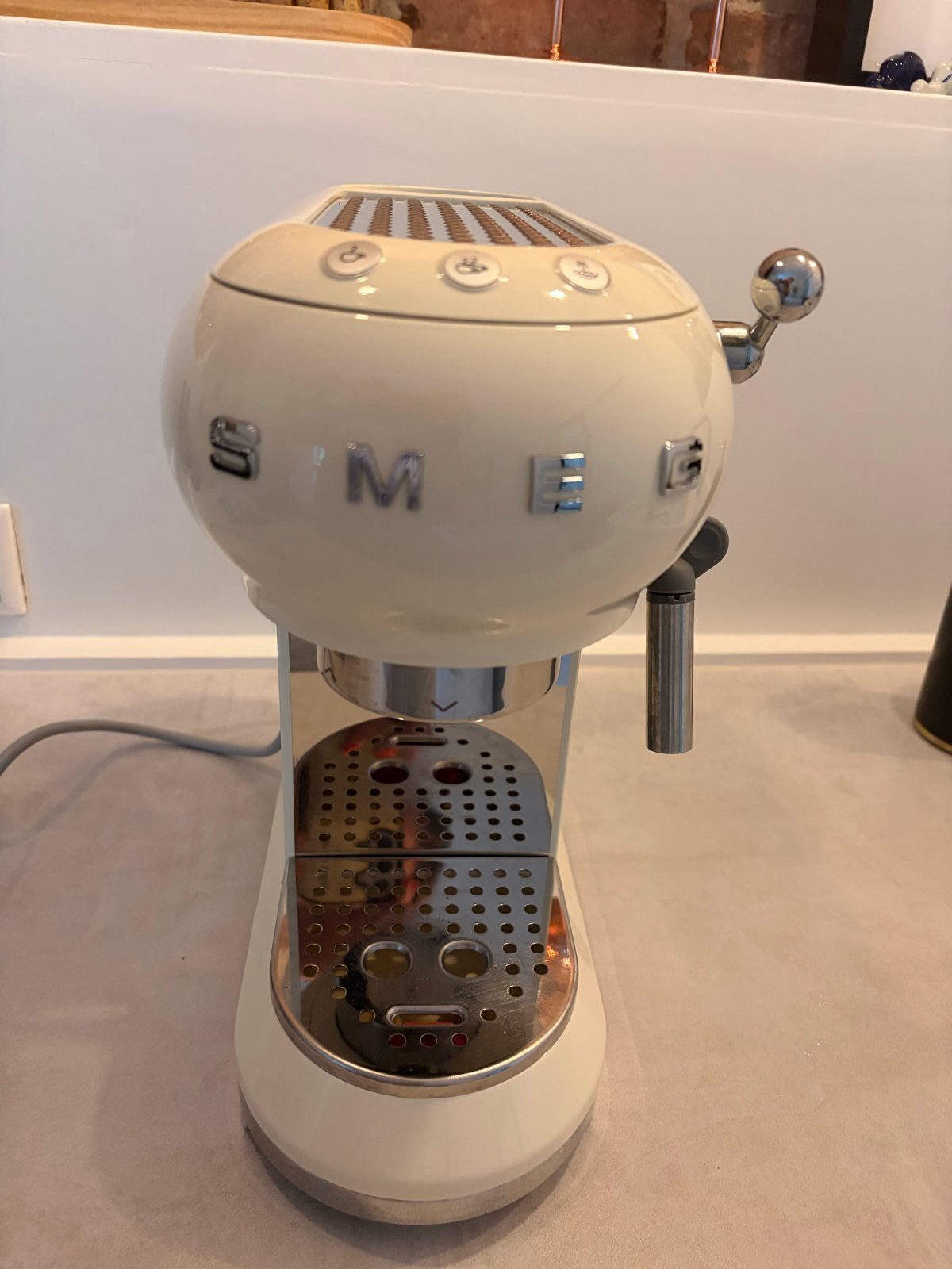 Smeg Pistonmachine - Crème (Retro Design), Witgoed en Apparatuur, Koffiezetapparaten, Gebruikt, Espresso apparaat, Gemalen koffie