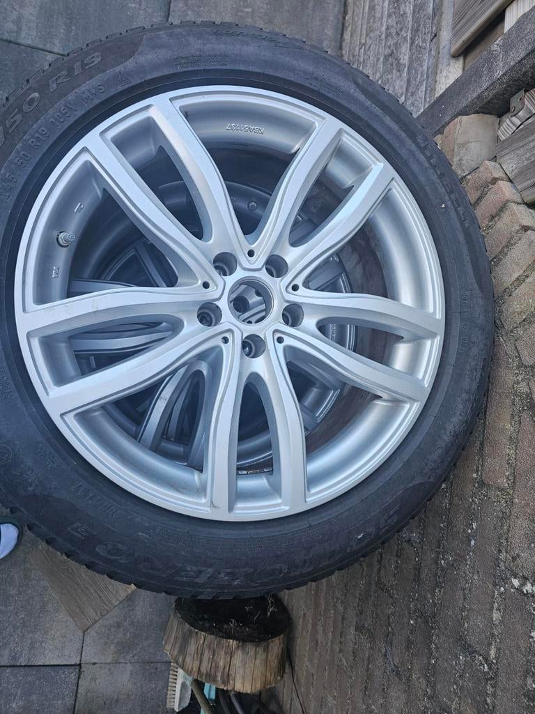 BMW X3 19 inch velgen met winterbanden 245/50 R19, Auto-onderdelen, Banden en Velgen, Banden en Velgen, Winterbanden, Terreinwagen