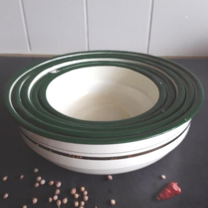 Vijf mooie crèmekleurige emaille nestschalen met groene rand, Antiek en Kunst, Ophalen of Verzenden
