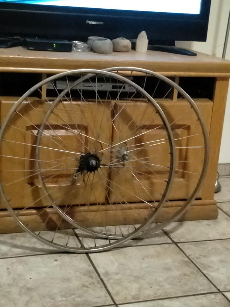 voorwiel 28 inch  rvs velgen, Fietsen en Brommers, Fietsonderdelen, Staal, Ophalen of Verzenden, Zo goed als nieuw, Overige merken