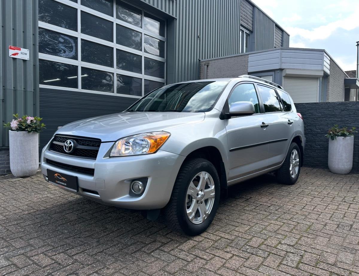 Toyota 2011 2,5 liter bezine lange wielbasis nieuwe apk, Auto's, Toyota, 2500 cc, 450 kg, 179 pk, 680 kg