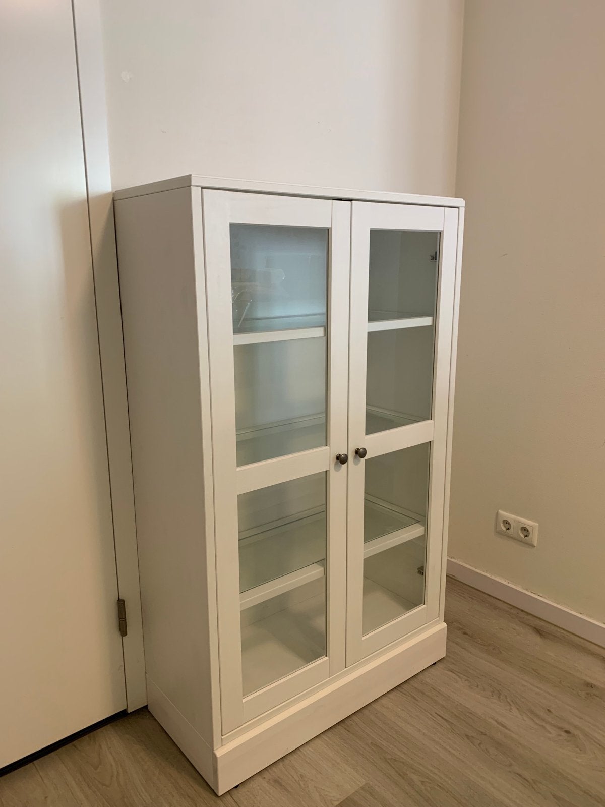 Witte vitrinekast (HAVSTA), Ophalen, Gebruikt, 100 tot 150 cm, 50 tot 100 cm