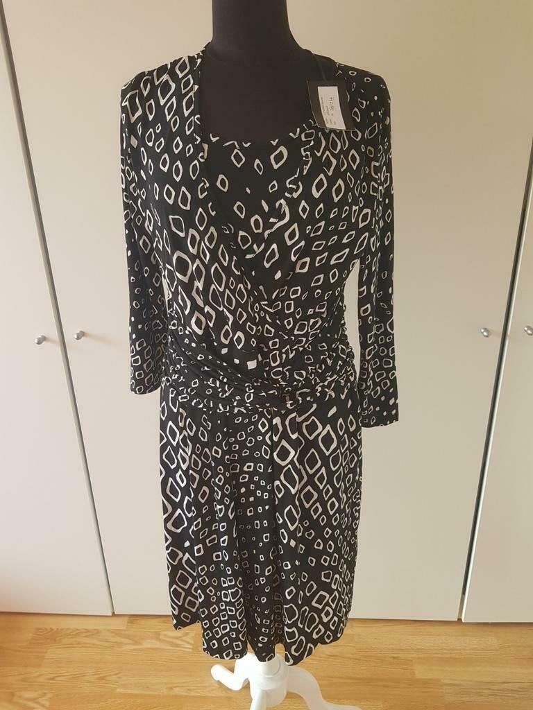 Prachtige Inizia Collection zwart/witte wikkeljurk - maat XS, Kleding | Dames, Zwart, Inizia Collection, Nieuw, Ophalen of Verzenden
