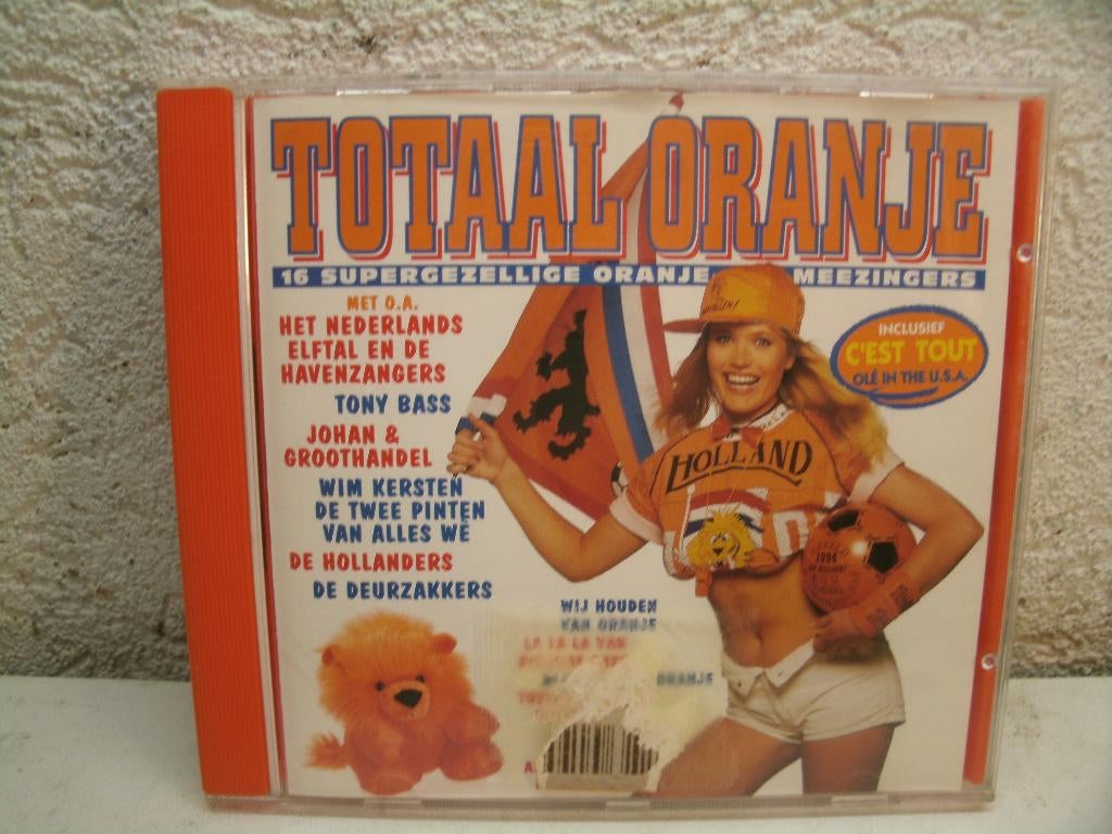 cd 74 totaal oranje '94 oa hand in hand achter oranje, Ophalen of Verzenden, Zo goed als nieuw, Levenslied of Smartlap