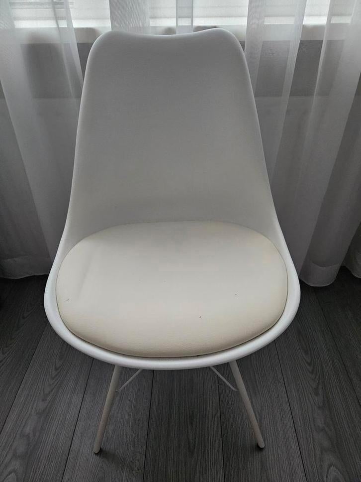 Witte kuipstoel, Huis en Inrichting, Stoelen, Ophalen, Zo goed als nieuw, Wit, Eén