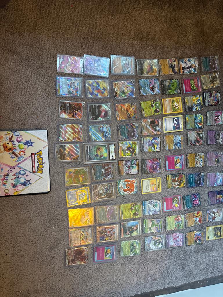 Grote verzameling Pokémon kaarten met map, Ophalen of Verzenden, Zo goed als nieuw, Meerdere kaarten, Foil
