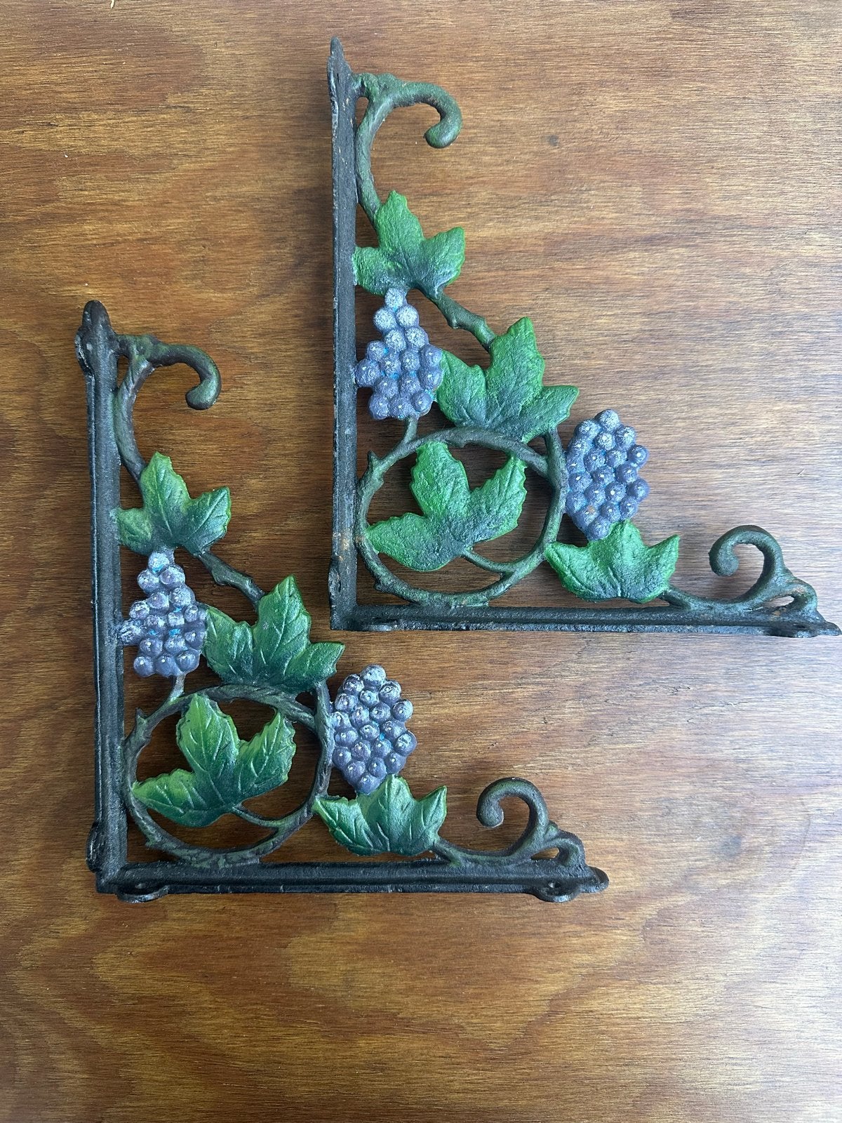 Gietijzeren plankdragers / lampdragers met druivenmotief, Antiek en Kunst, Ophalen