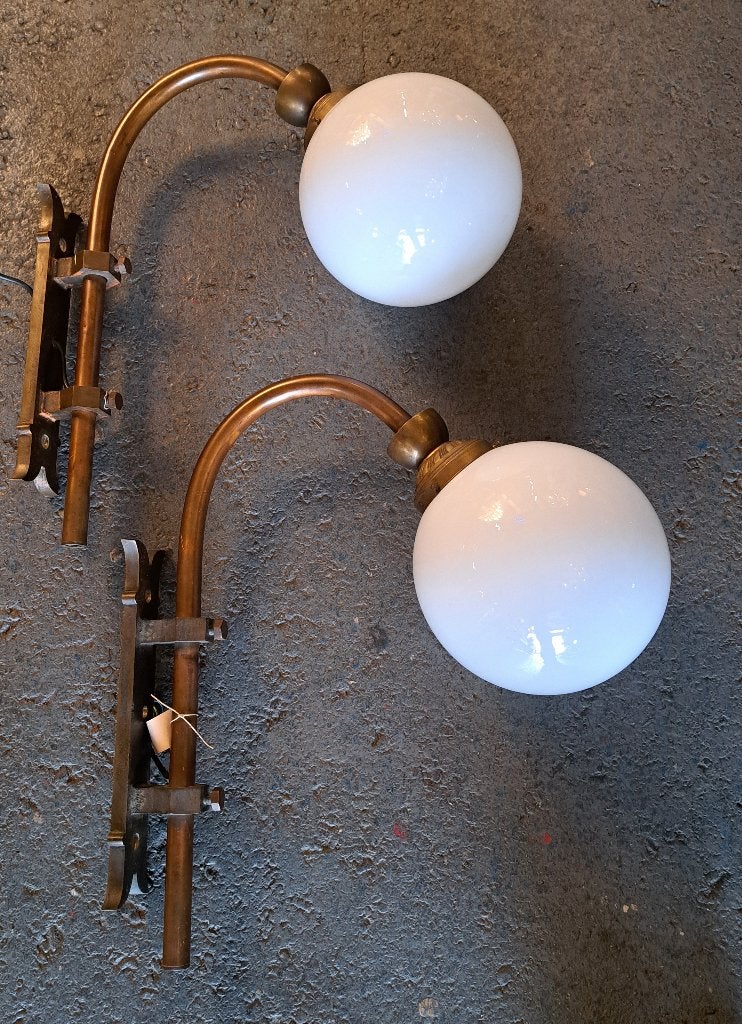 2 grote bijzondere echte oude wandlampen met glazen bollen, Ophalen