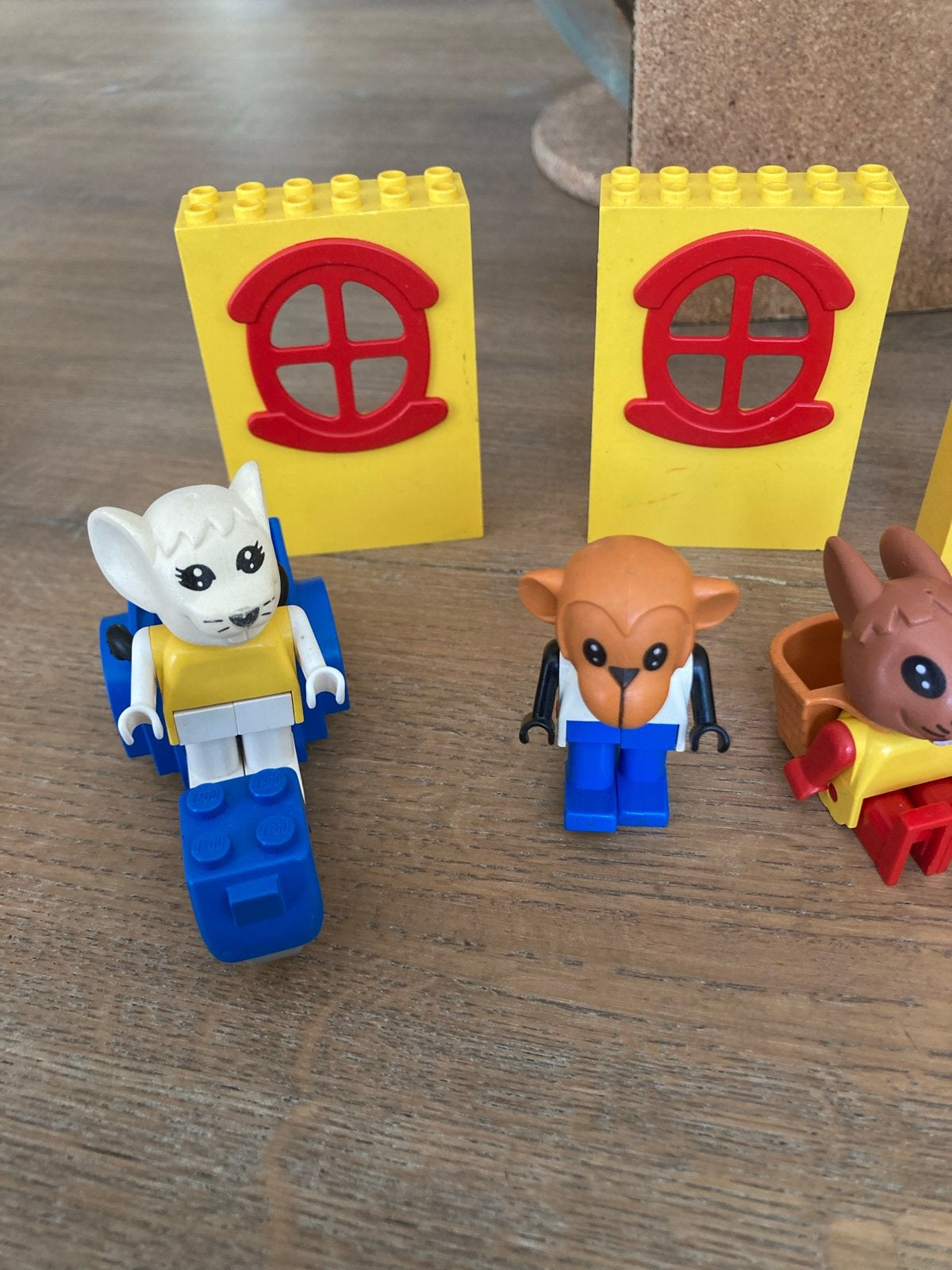 Lego Fabuland huisje met 4 poppetjes en accessoires, Overige merken, Lego, Gebruikt, Ophalen of Verzenden