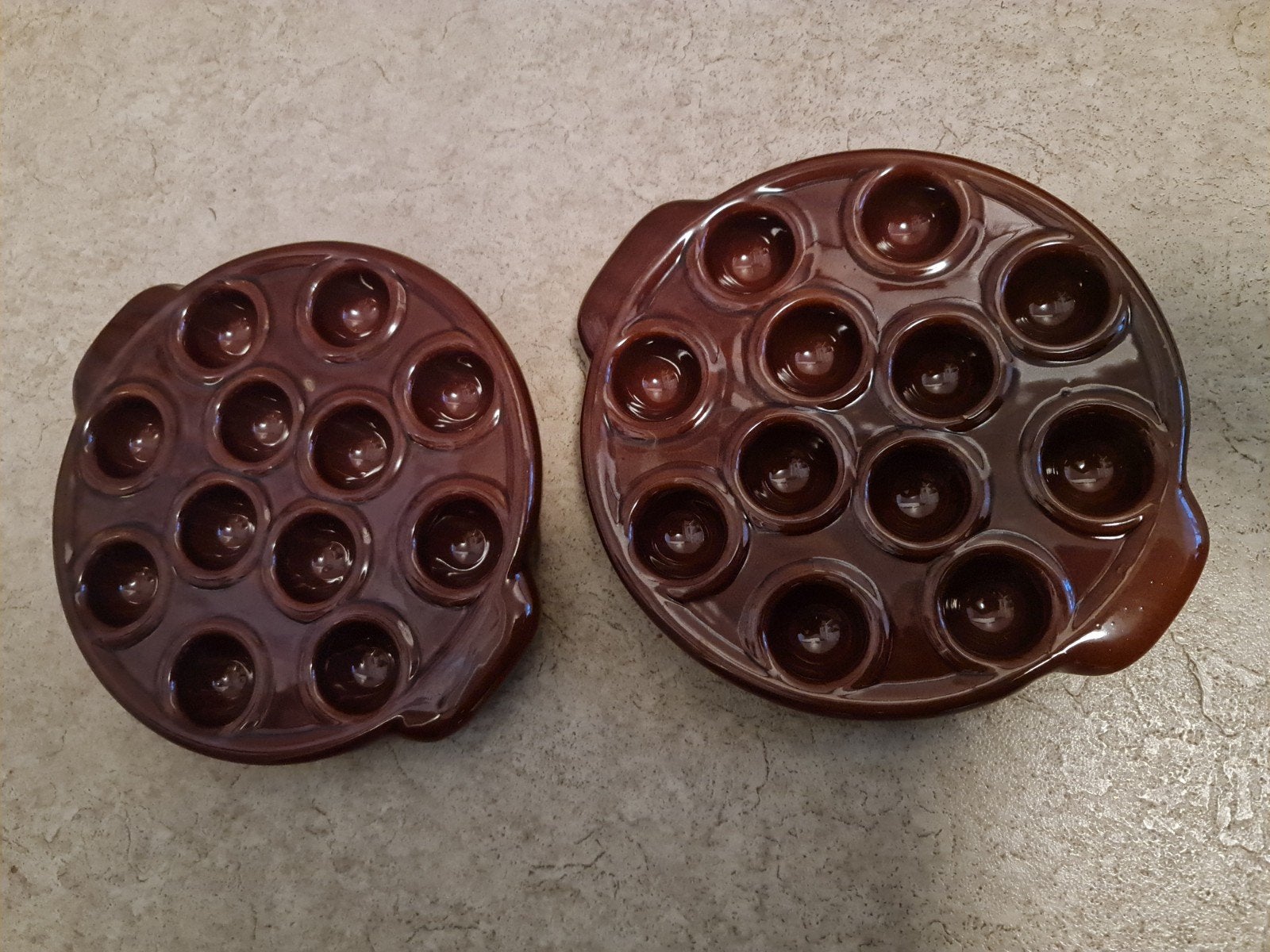 2x Escargot schalen van keramiek, bruin geglazuurd, Ophalen of Verzenden, Steen/keramiek, Overige typen, Gebruikt