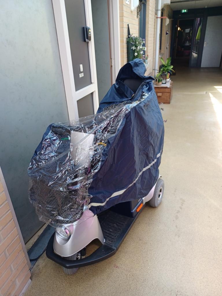 Scootmobiel poncho, Diversen, Verpleegmiddelen, Zo goed als nieuw, Ophalen of Verzenden
