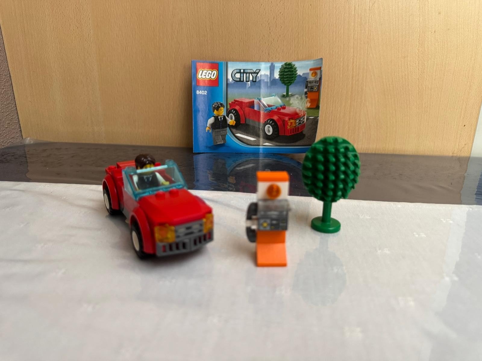 Lego City 8402 Sportwagen met minifiguur en pomp, Compleet, Lego, Ophalen of Verzenden, Complete set