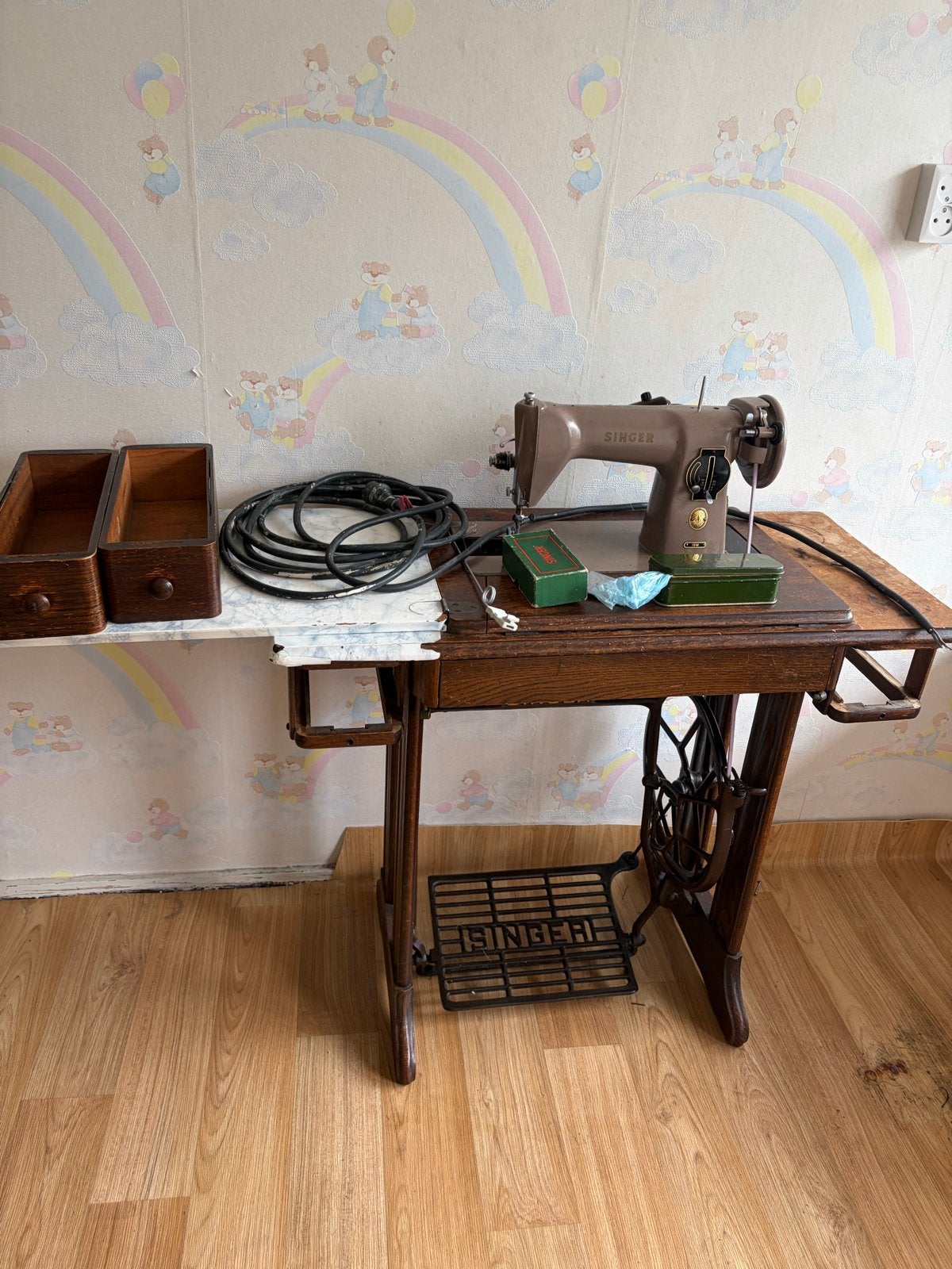 Vintage Singer Naaimachine met Tafel - Perfect voor Hobbyist, Ophalen
