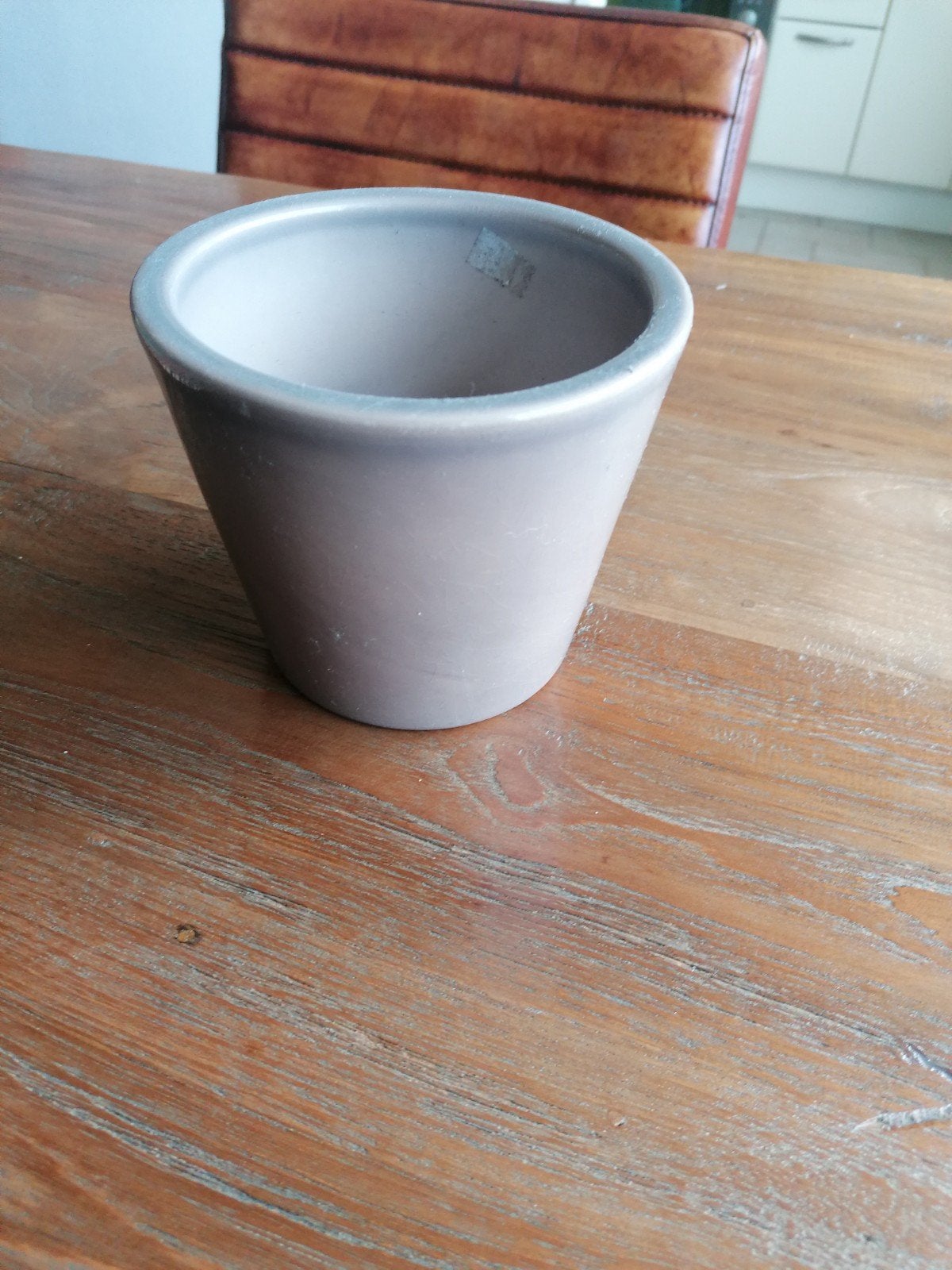 Mooie taupe aardewerk bloempot, zo goed als nieuw, Rond, Binnen, Ophalen of Verzenden, Zo goed als nieuw