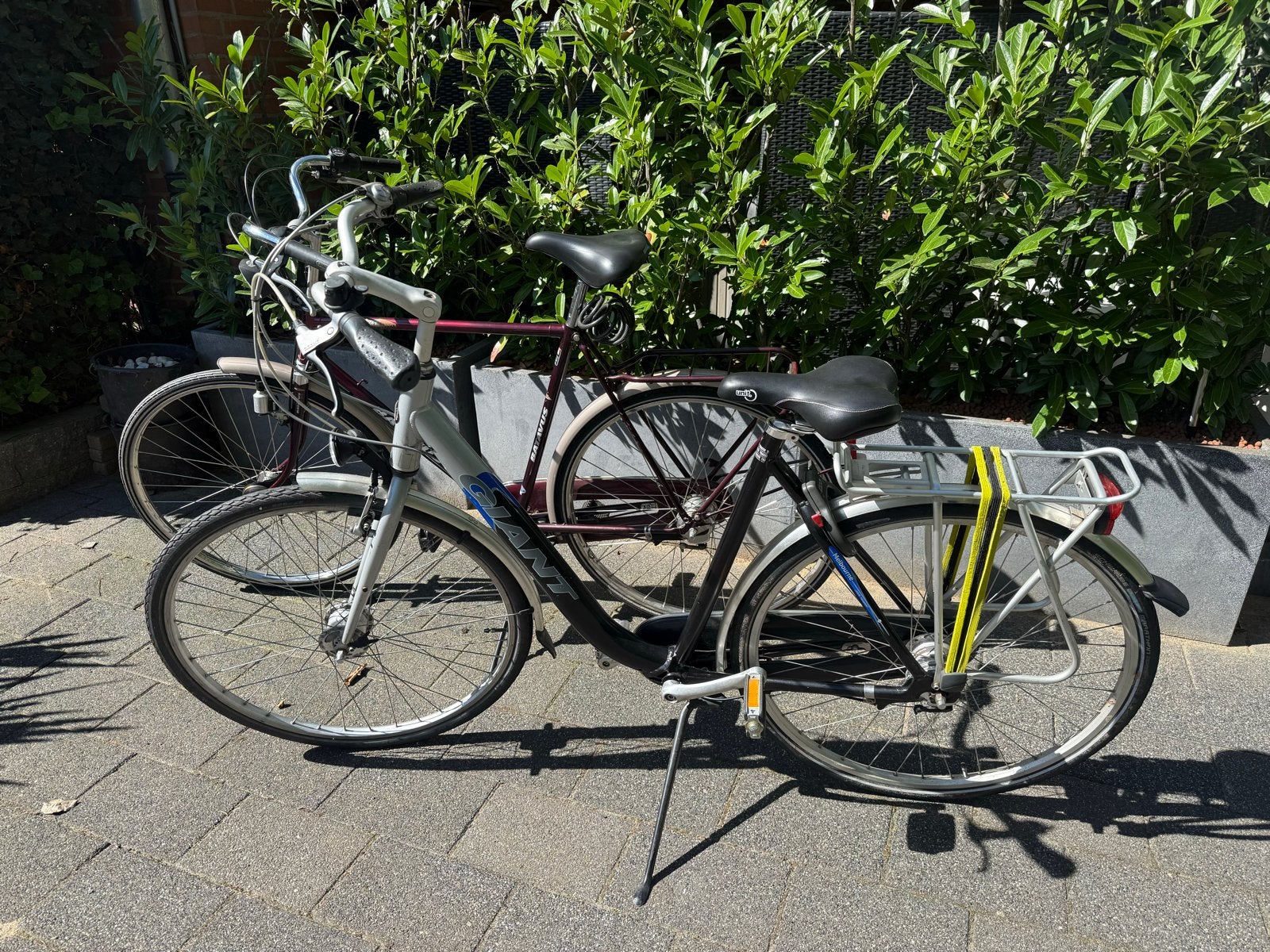 Giant dames- en Batavus herenfiets. Prijs p.st., samen 275,-, Fietsen en Brommers, Fietsen | Dames | Damesfietsen, Ophalen, Versnellingen
