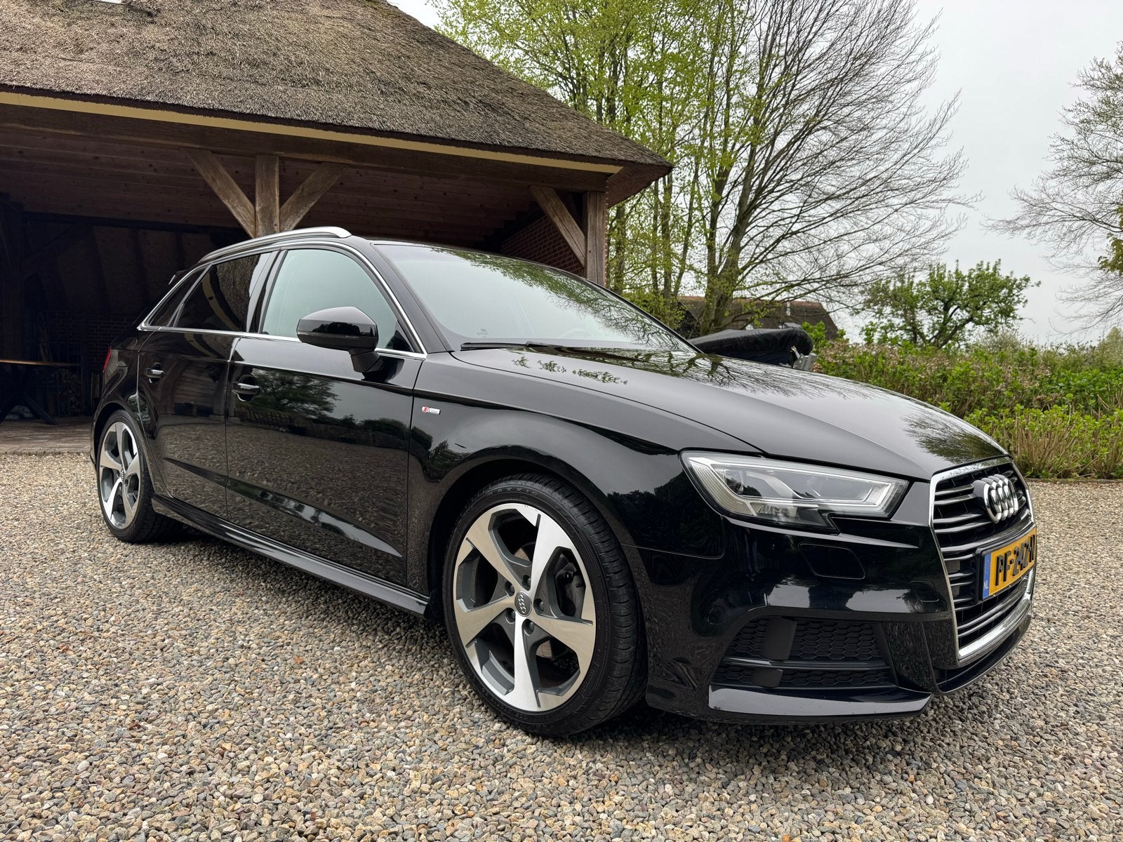 Audi A3 1.0 Tfsi 2017 2x S-line org NL Recent beurt en apk!, Auto's, Audi, Zwart, Origineel Nederlands, Handgeschakeld, 115 pk
