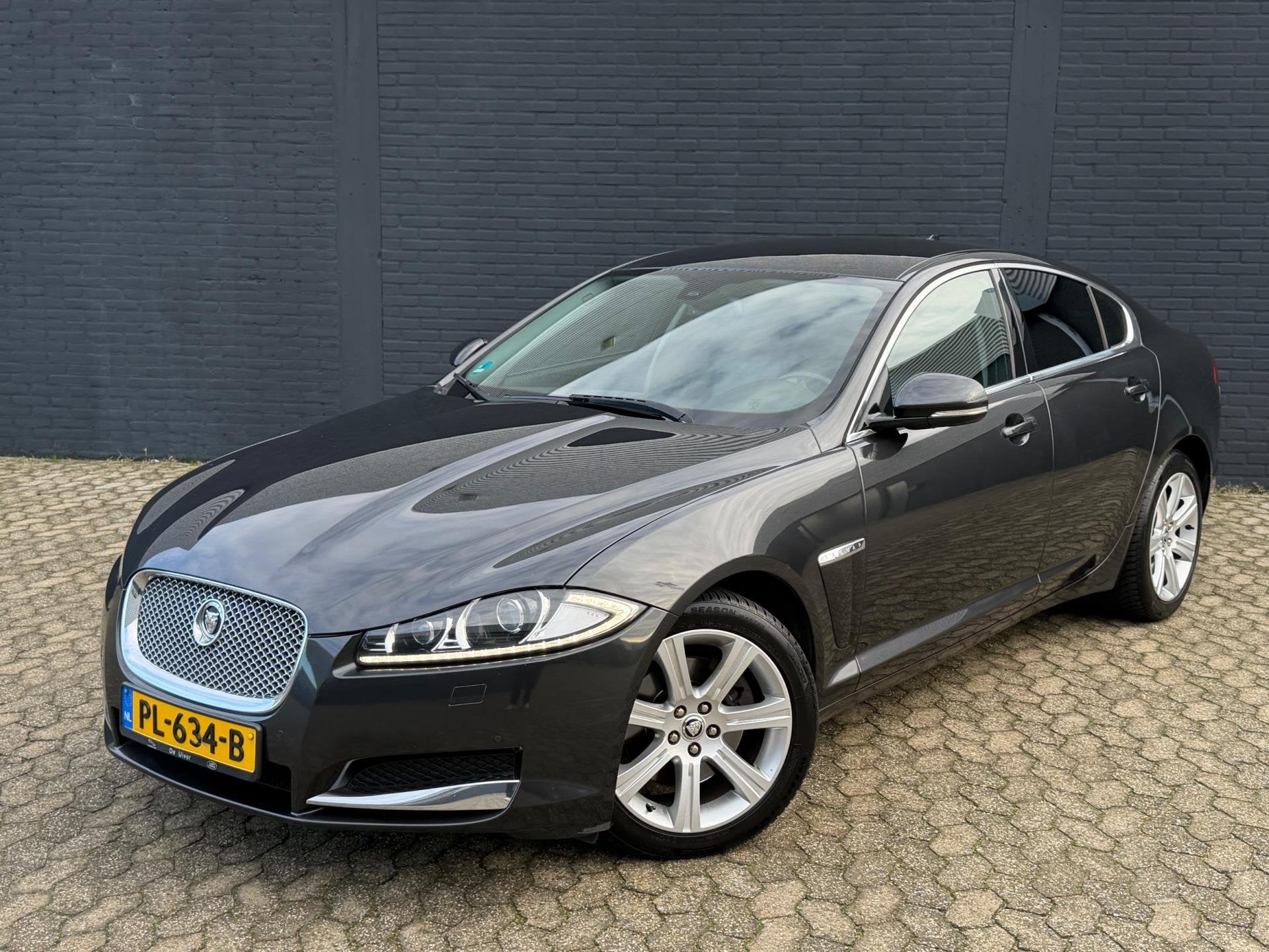 Jaguar XF 2.2D S Premium Business Edition, CAMERA, LEER, CRU, Automaat, Euro 5, Achterwielaandrijving, Gebruikt