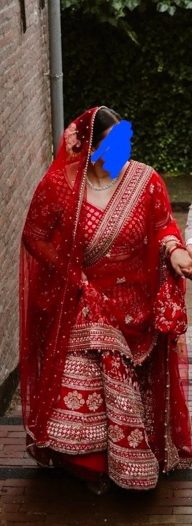 Prachtige rode Indiase trouwjurk (Lehenga) maat 42-44, Ophalen of Verzenden, Gedragen, Rood, Trouwjurk