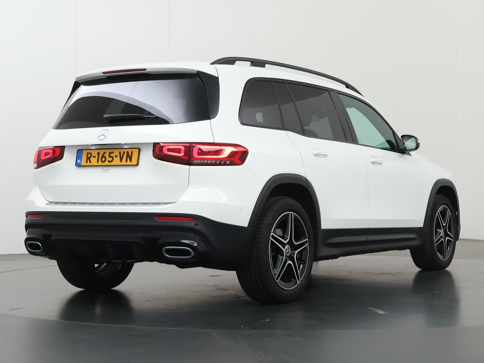 Mercedes-Benz GLB 180 AMG Line | Night | Widescreen | Stoelv, Auto's, Dealer onderhouden, 136 pk, Gebruikt, 4 cilinders
