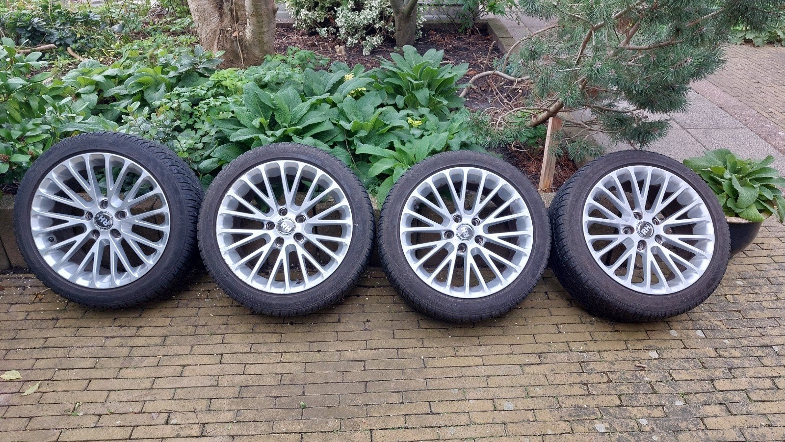 Foto 4 van 17inch velgen met winterbanden