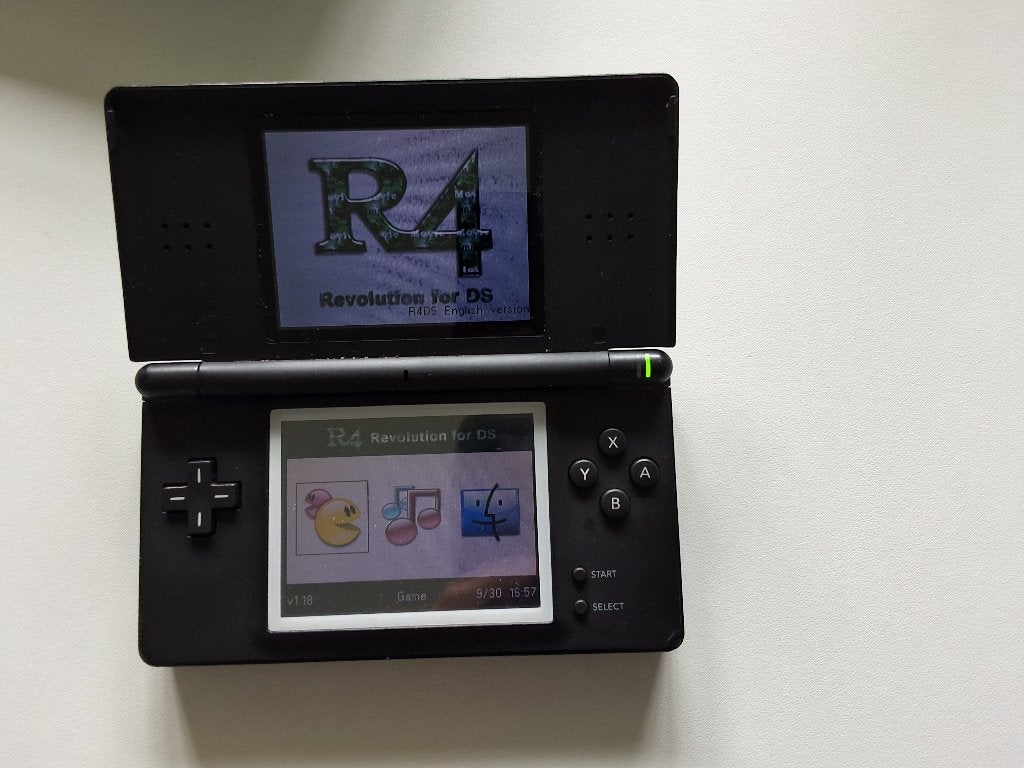 Nintendo ds lite zwart met r4 kaart, Spelcomputers en Games, Spelcomputers | Nintendo DS, Met games, Zwart, Ophalen of Verzenden
