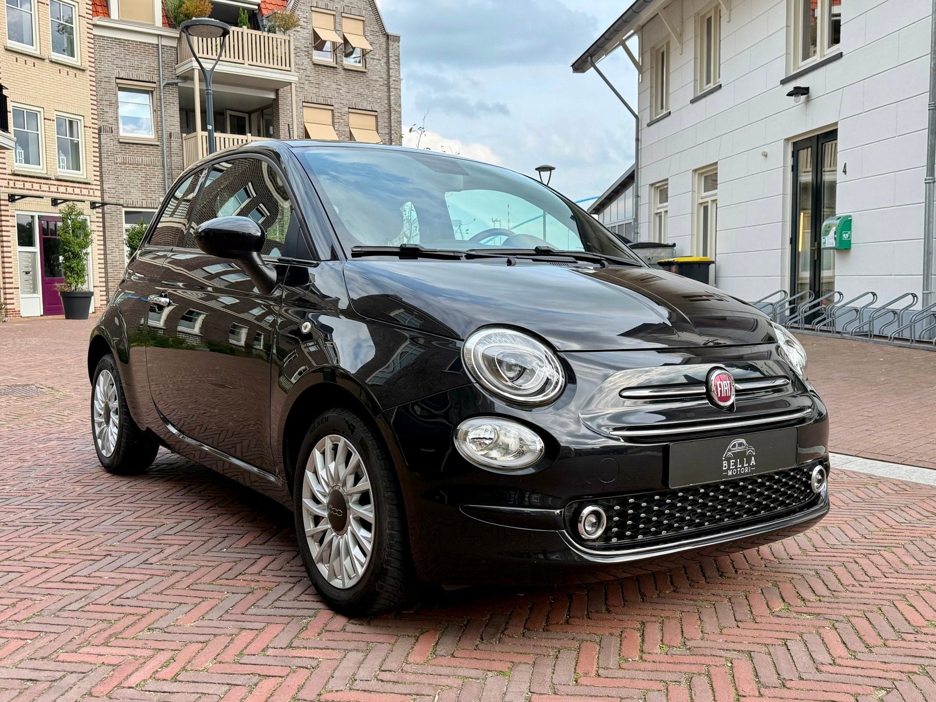 Fiat 500 1.2 Lounge | RIJKLAARPRIJS | Black on Black | Apple, Voorwielaandrijving, Stof, Gebruikt, 4 cilinders