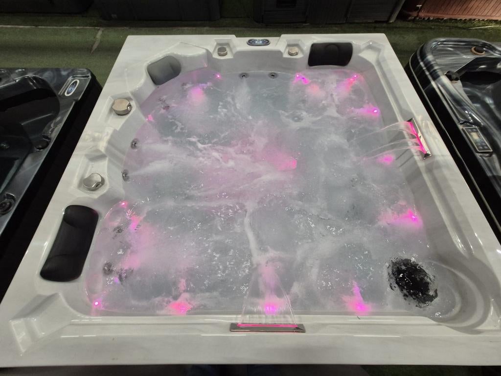 Jacuzzi️ LED verlichting️‼️5 persoons‼️infinitas spa 2 x lig, Ophalen of Verzenden, Filter