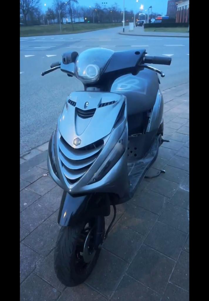 Gezocht zip 125cc !!kijk beschrijving!!, Ophalen, Zo goed als nieuw, Benzine, Zip