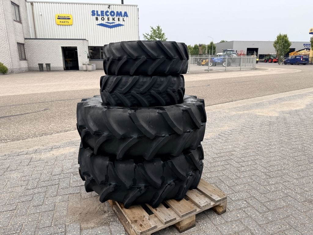 Mitas 360/70R24 & 240/70R16 Set Wielen, Gebruikt