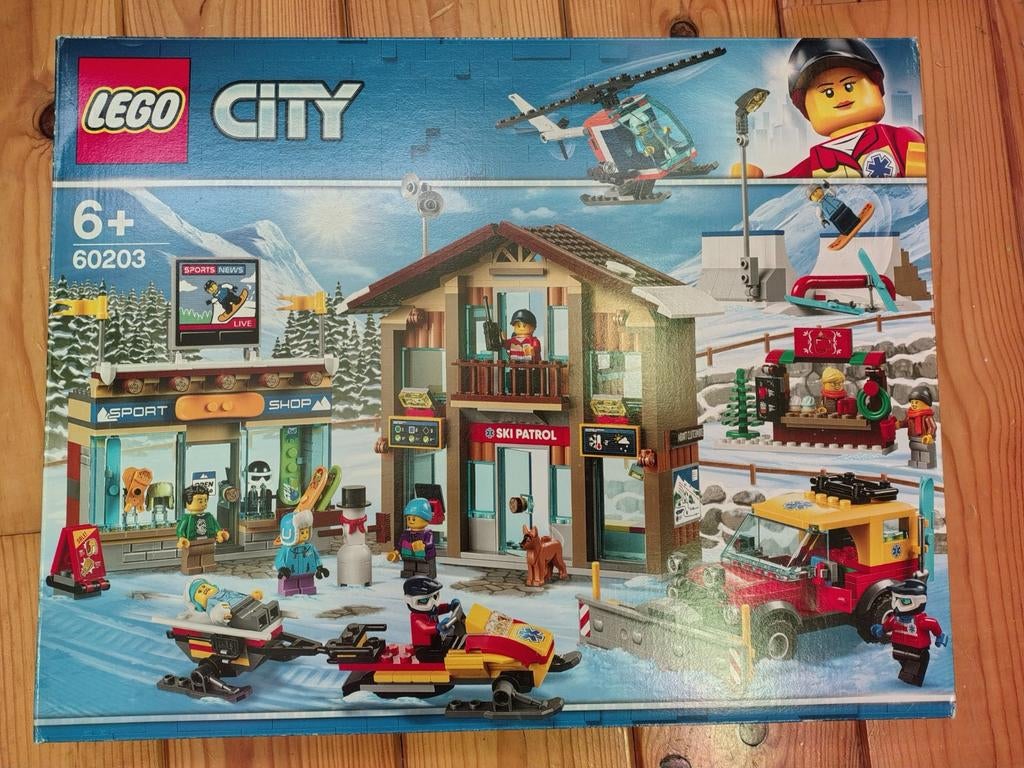 LEGO City 60203 Skiresort - Complete set met doos en boekjes, Kinderen en Baby's, Speelgoed | Duplo en Lego, Zo goed als nieuw