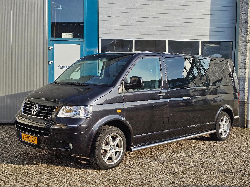 VW Transporter Automaat rolstoel inrichting + besturing!, Auto's, Metallic lak, Zwart, Origineel Nederlands, Diesel
