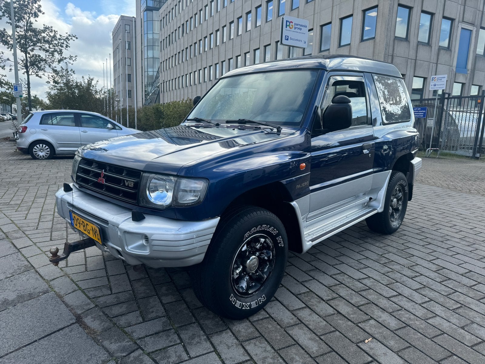 Mitsubishi Pajero 3.0 GLS V6 Hrls 4WD 2002 SCHUURVONDST, Auto's, Stof, Zwart, Bruin, Origineel Nederlands