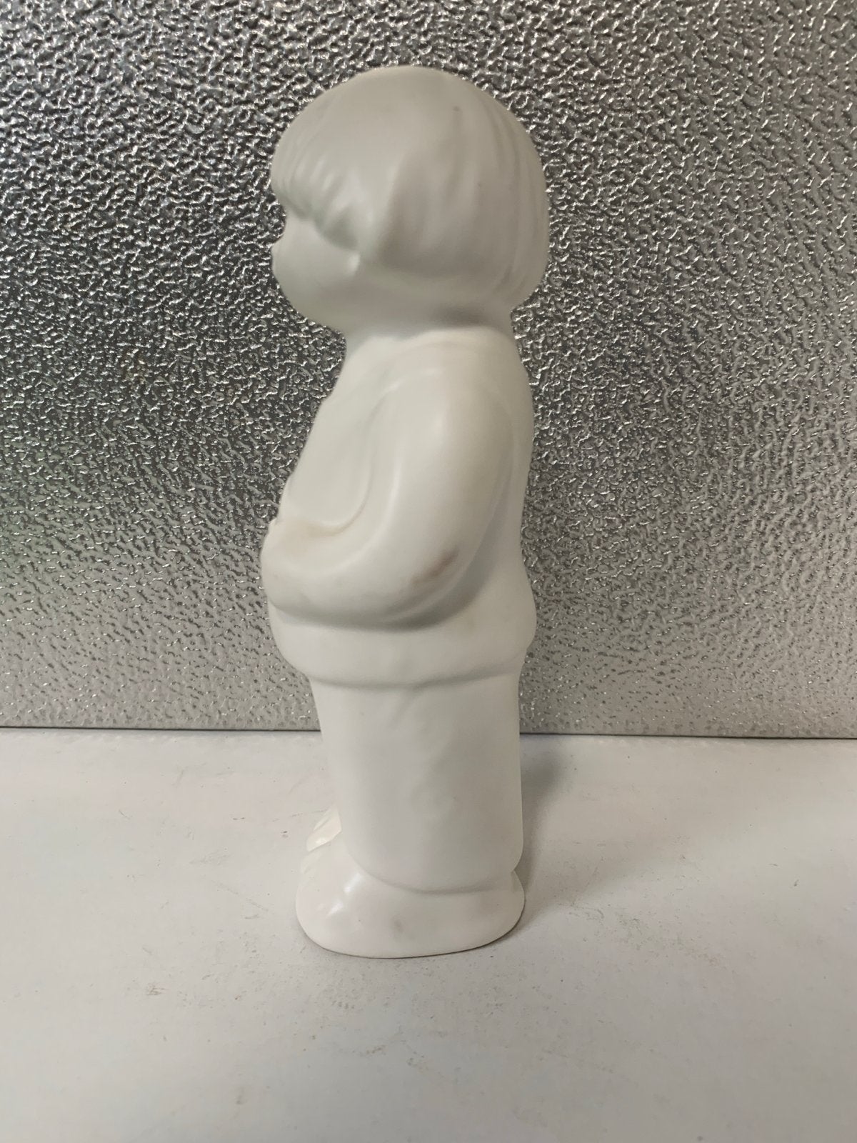 Vintage Wit Keramiek Beeldje Marbella 18cm Jongen katapult, Verzamelen, Ophalen of Verzenden, Zo goed als nieuw, Mens