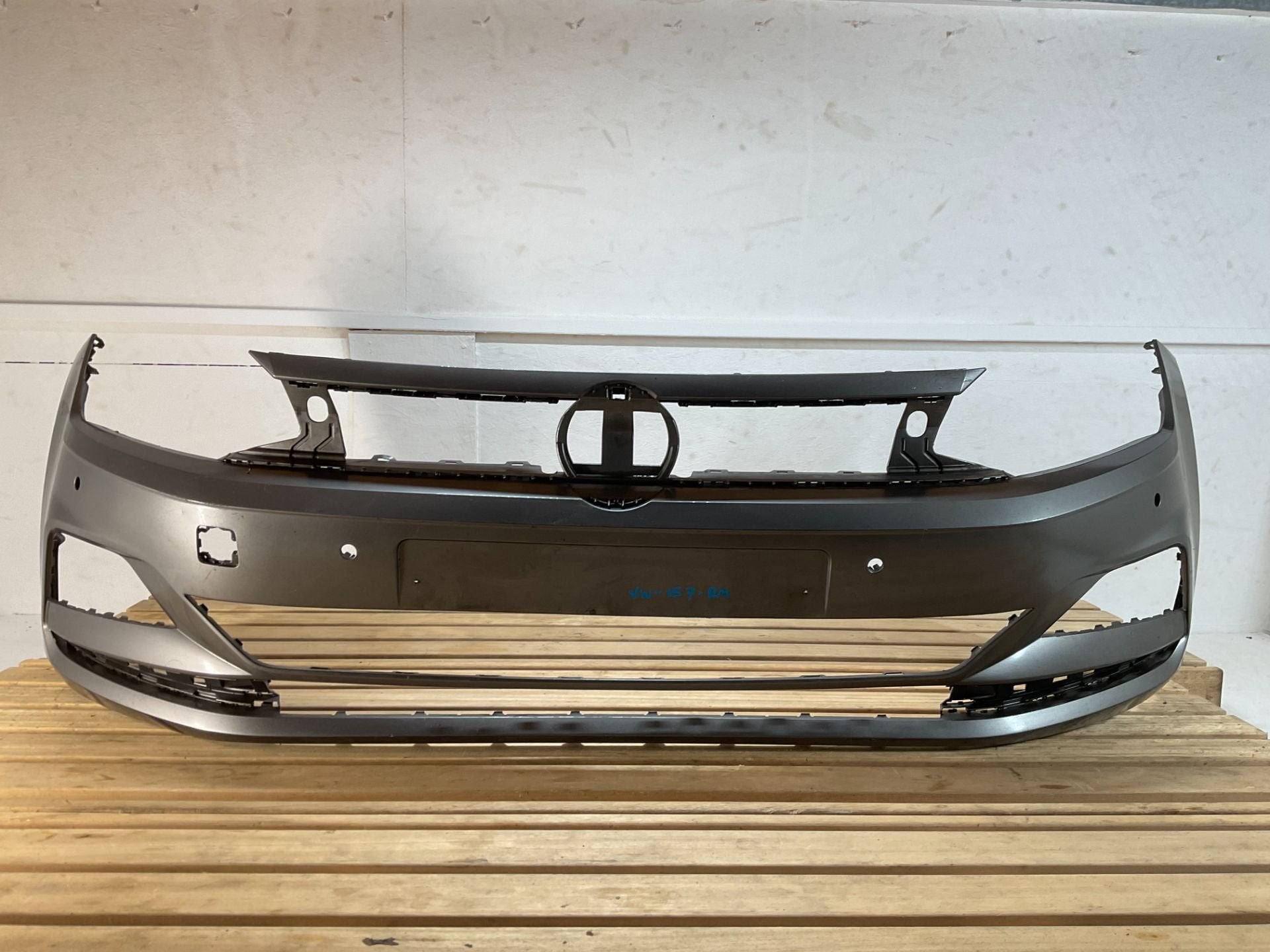 Bumper Volkswagen POLO 2G 2G0807221 17-21 4xpdc Voorbumper V, Auto-onderdelen, Gebruikt, Volkswagen AG, Bumper, Berliner Ring 2
38440  Wolfsburg, DE