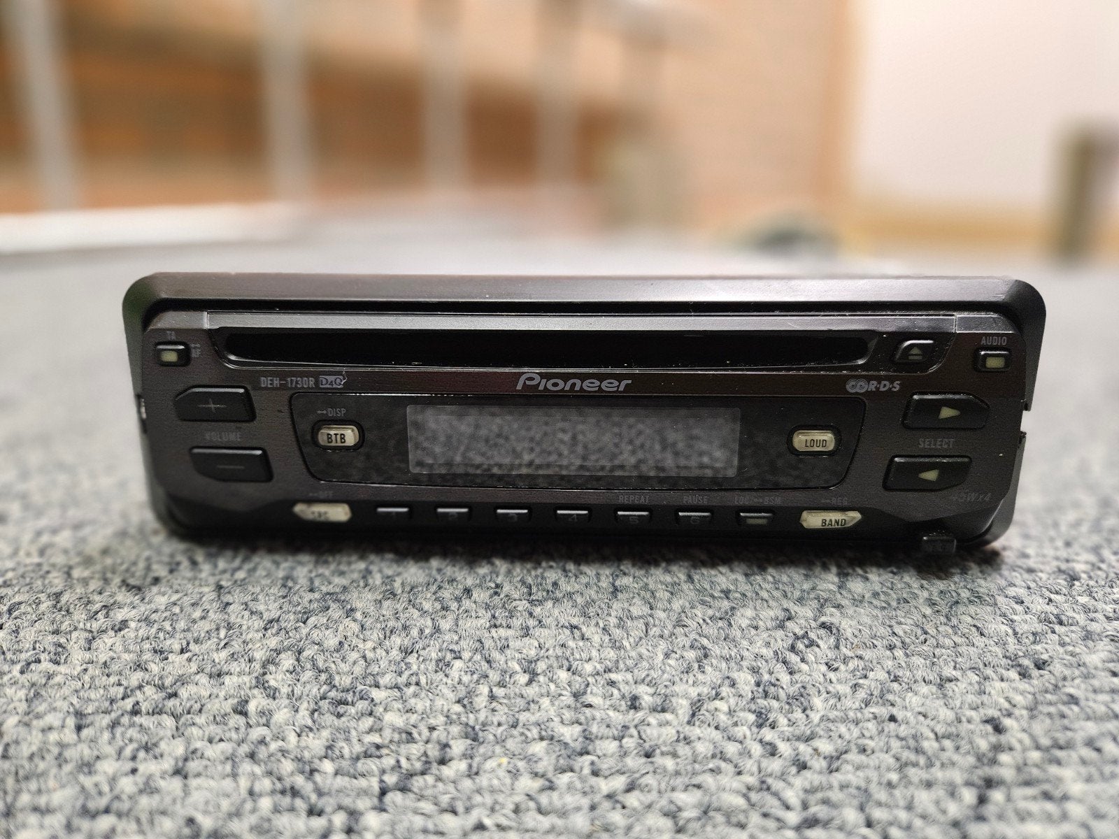 Pioneer DEH-1730R met cd-speler, Ophalen