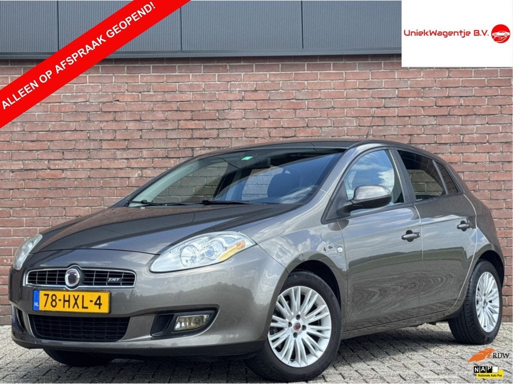Fiat Bravo 1.4 T-JET DYNAMIC | NL-AUTO! | TREKHAAK!, Auto's, Fiat, Gebruikt, 4 cilinders, Bruin, Origineel Nederlands