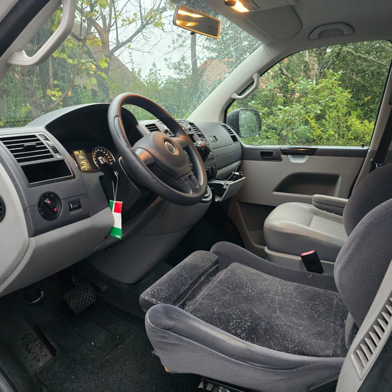 Foto 4 van Volkswagen Transporter Kombi 2.0TDI 103KW L2h1 Dsg7 2010 Wit