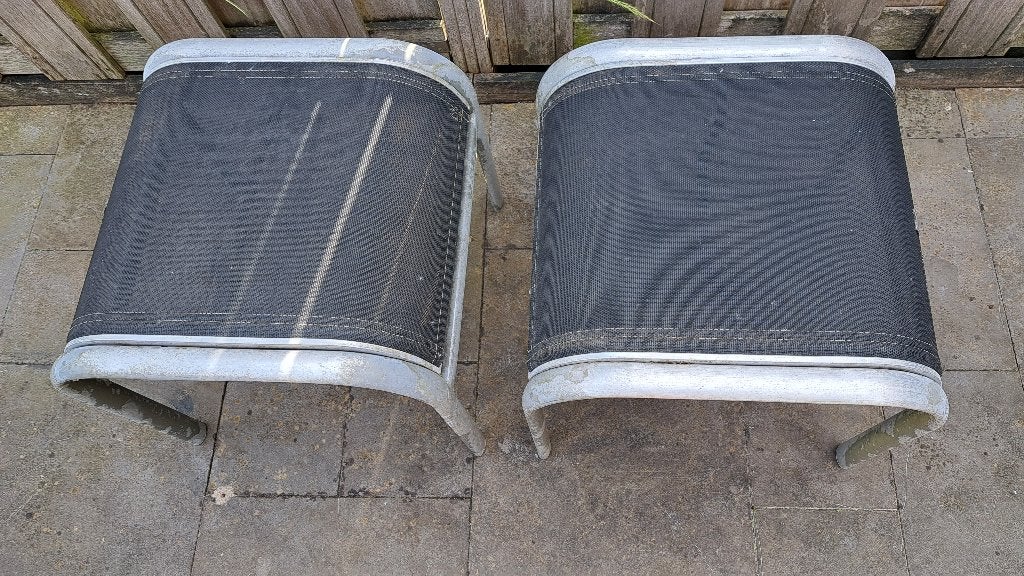 2 voetenbankjes / krukjes, Ophalen, Gebruikt