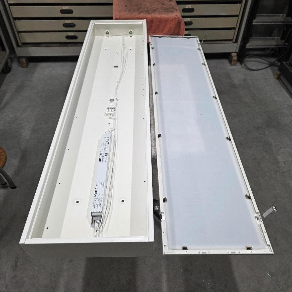 27 stuks opbouw TL bakken armaturen 2x36 watt 125x30x8,5 cm, Ophalen, Kunststof, Gebruikt, X