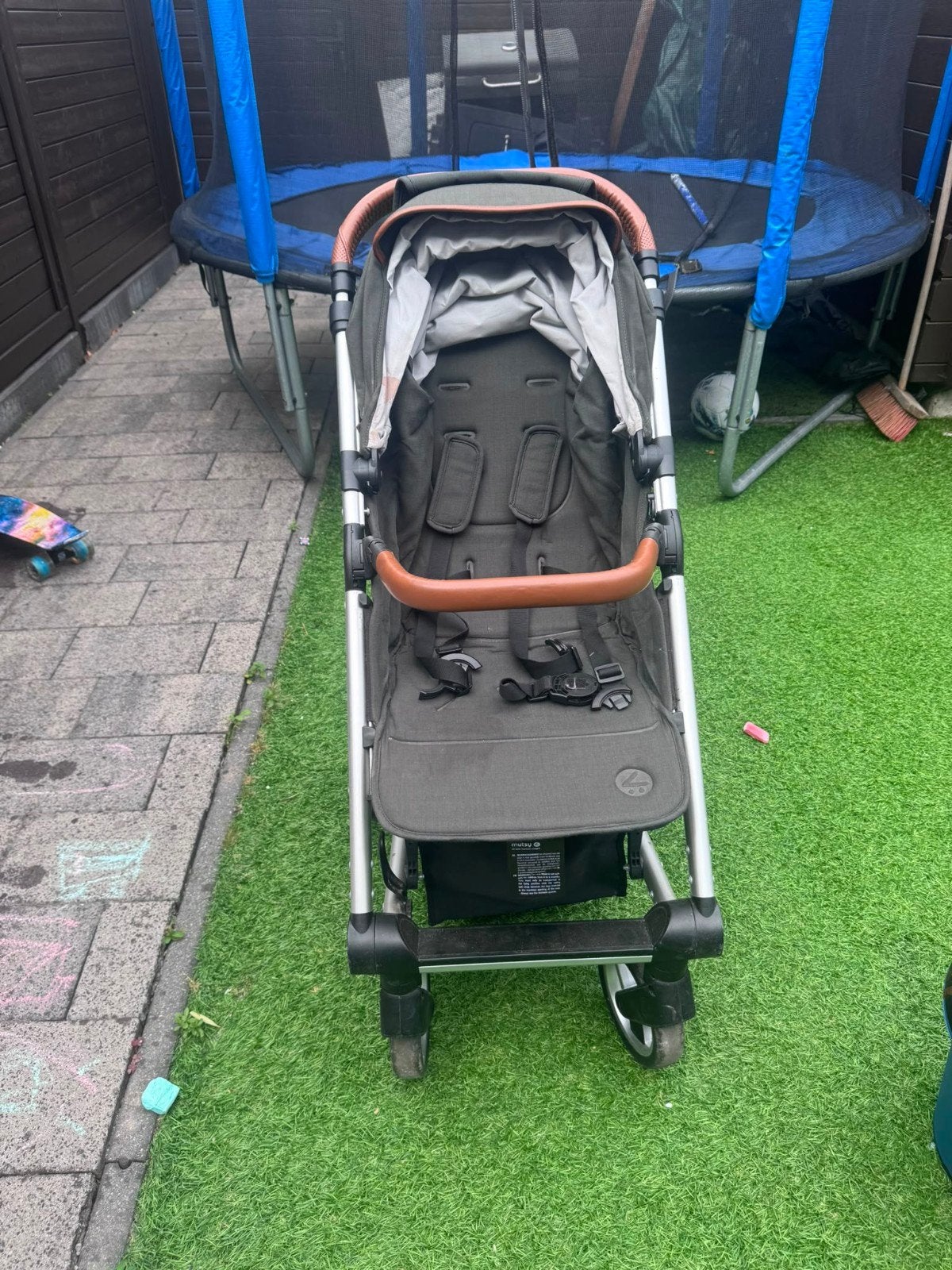 Gebruikte Musty kinderwagen - grijs met bruine accenten, Ophalen of Verzenden, Gebruikt, Overige merken