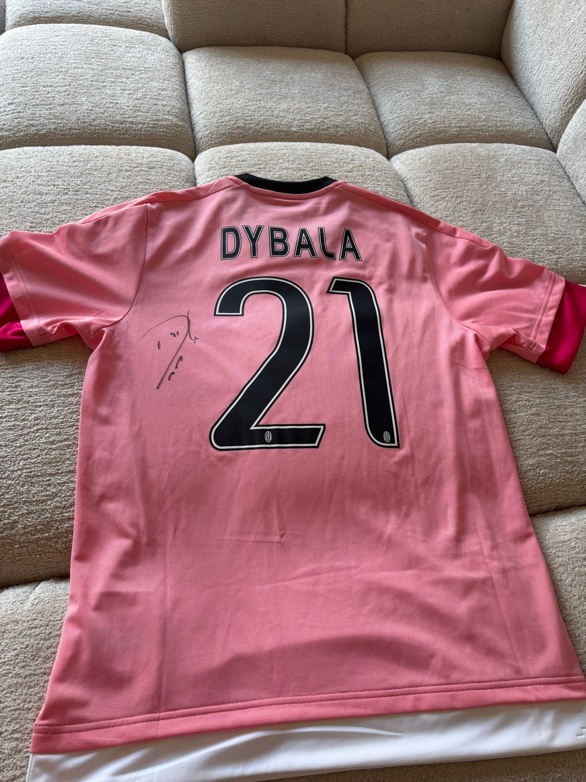 Gesigneerd Dybala shirt - Roze Juventus Shirt, Verzamelen, Sportartikelen en Voetbal, Ophalen of Verzenden, Zo goed als nieuw