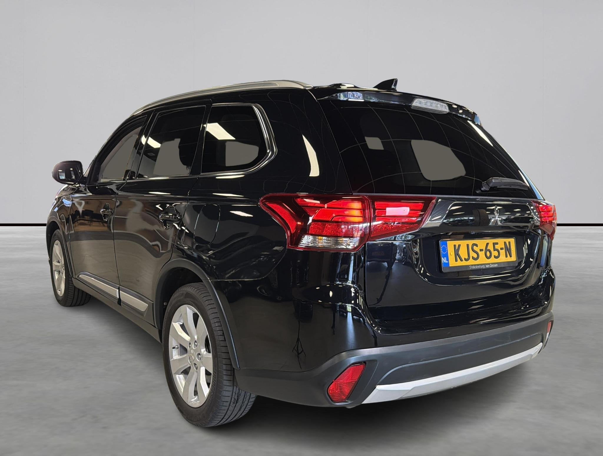 Mitsubishi Outlander 2.0 Limited Trekhaak, Voorwielaandrijving, 1998 cc, Stof, 4 cilinders
