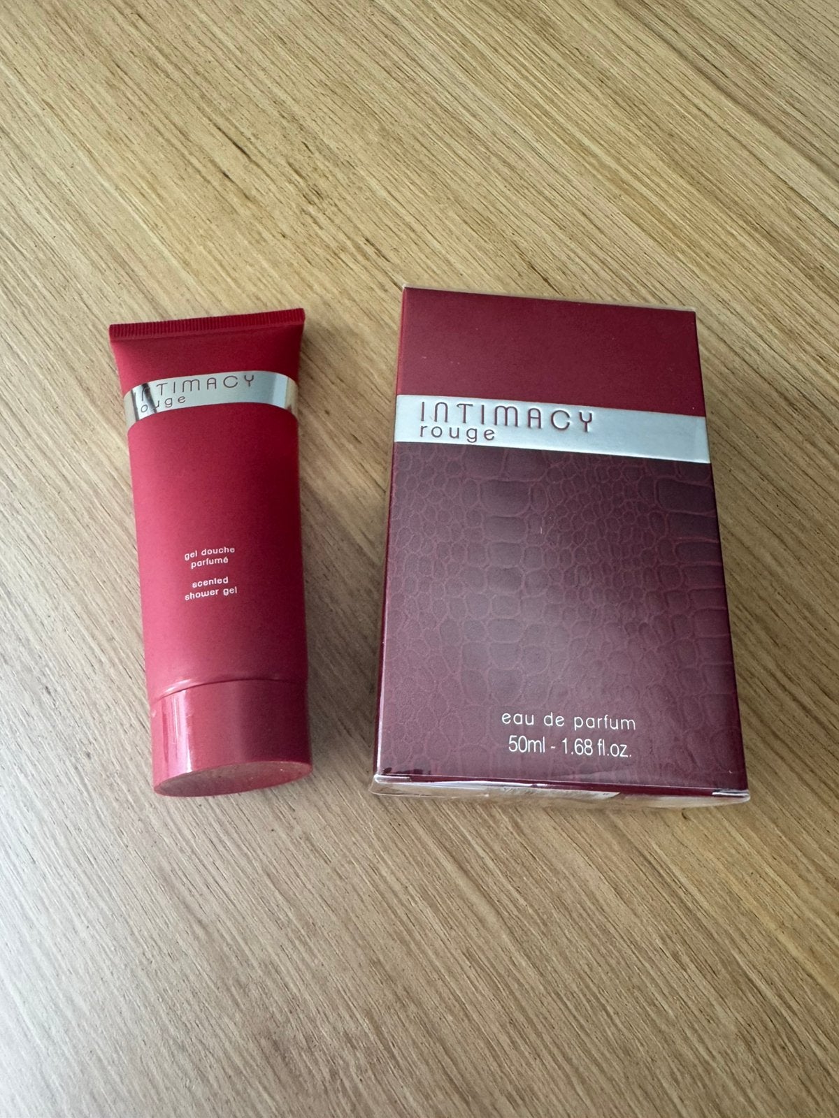 Intimacy rouge - eau de parfum, Ophalen of Verzenden, Zo goed als nieuw, Gehele gezicht
