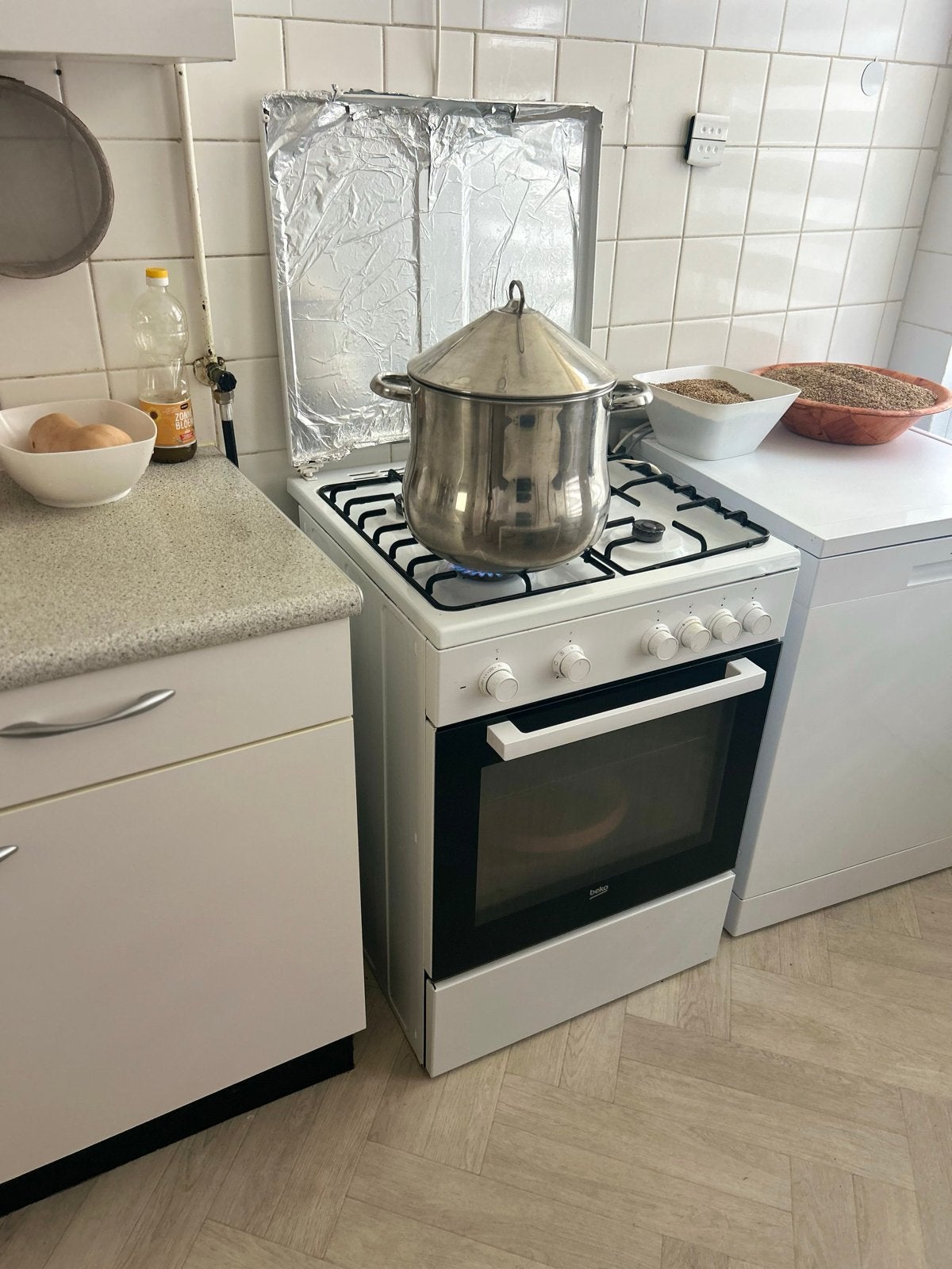 Wit Vrijstaand Gasfornuis met Oven - Zo goed als nieuw, Zo goed als nieuw, Gas, 85 tot 90 cm, 4 kookzones