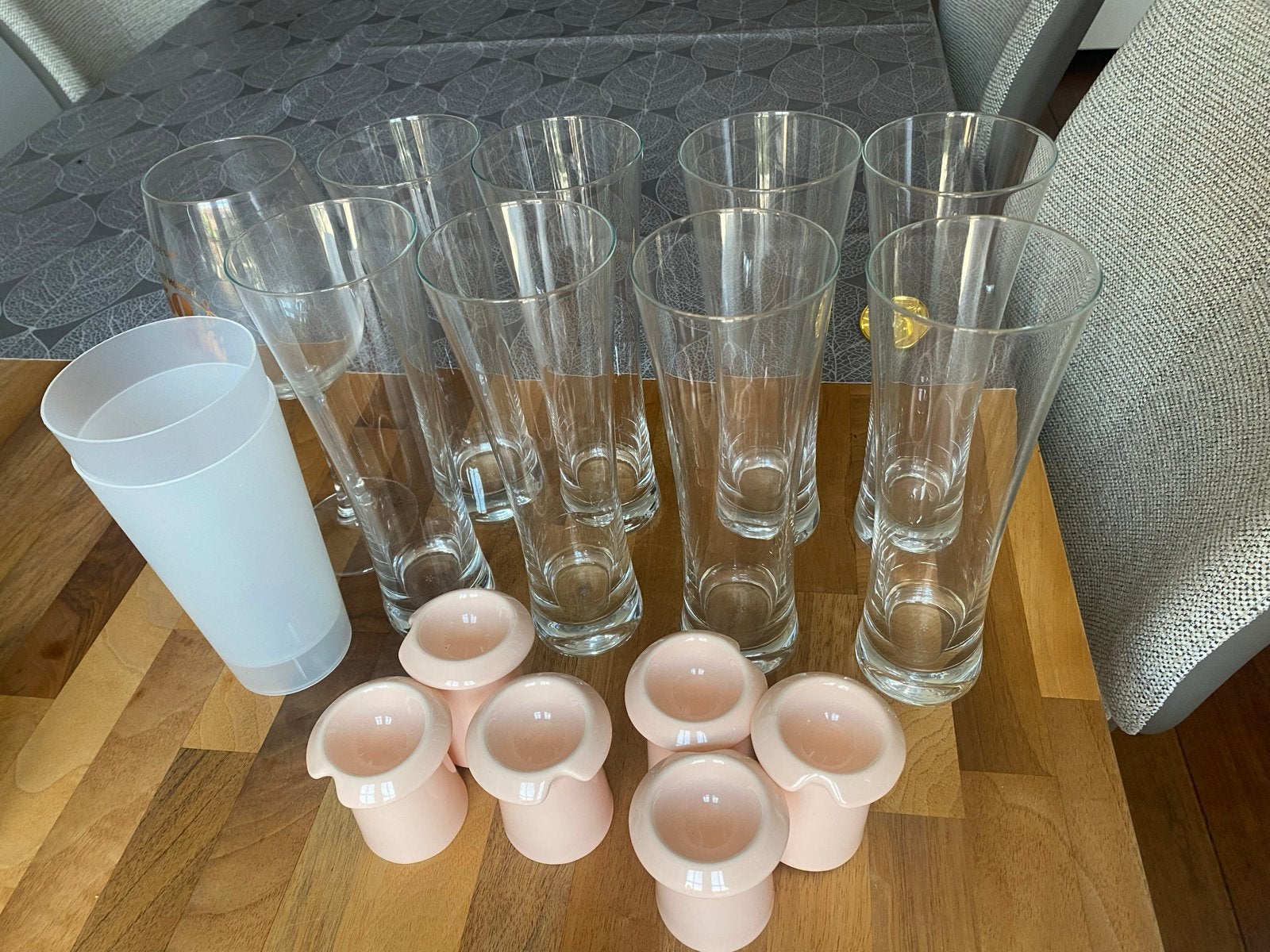 GRATIS afhalen: Bierglazen en eierdopjes, Ophalen, Gebruikt, Glas, Meerkleurig