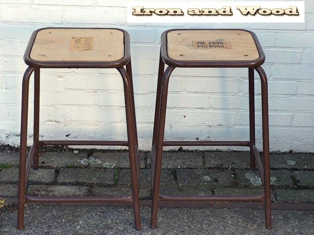 Oude bruine stalen vintage kruk/krukjes - afm. H 57 cm, Ophalen, Gebruikt, Staal