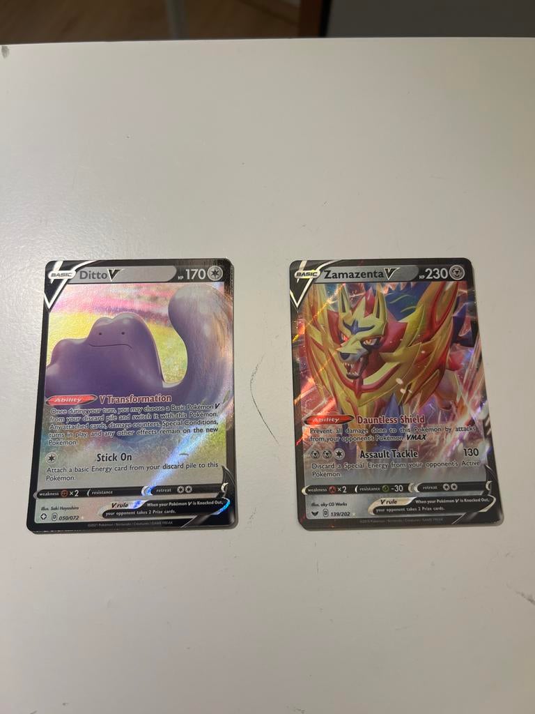 Pokémon kaarten: Ditto V en Zamazenta V in goede staat, Ophalen of Verzenden, Zo goed als nieuw