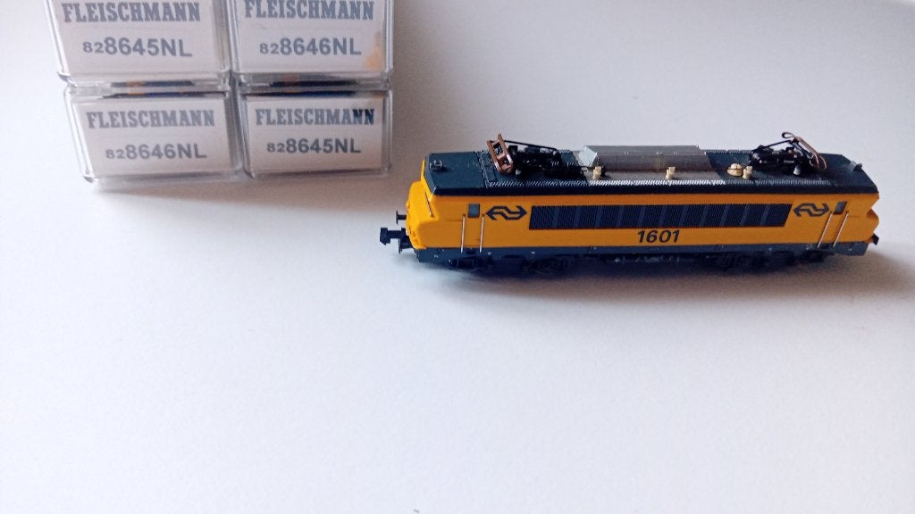 Fleischmann NS 1601 Locomotief met 4 rijtuigen, Treinset, Gelijkstroom, Fleischmann, Ophalen of Verzenden