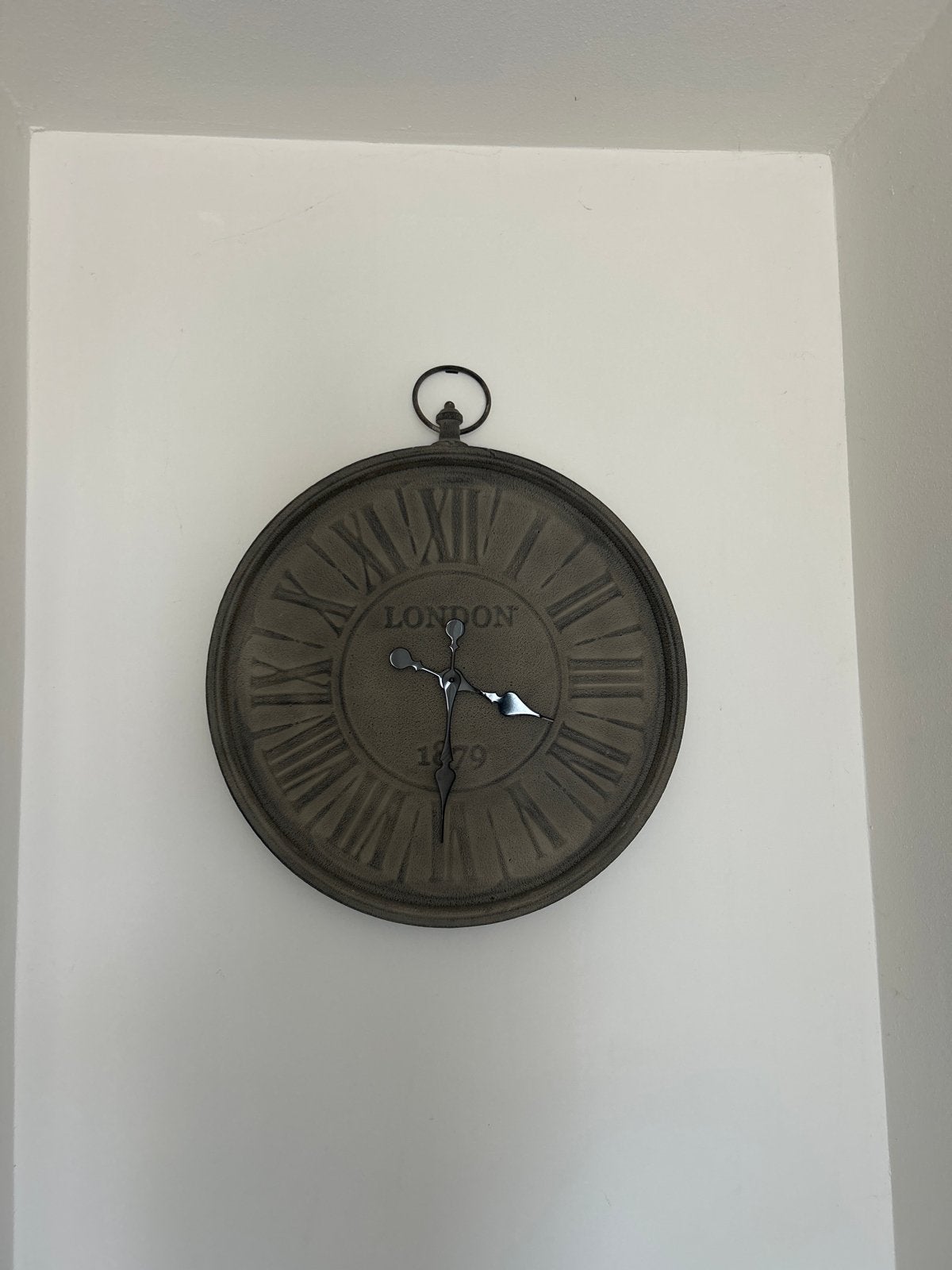 Decoratieve wandklok London 1879, Antiek en Kunst, Antiek | Klokken, Ophalen